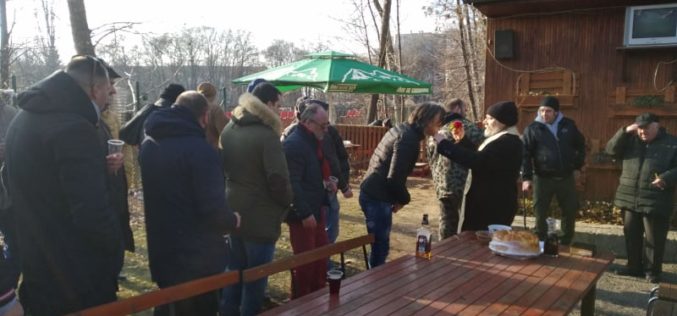 Феновете на Локо (Сф) направиха курбан, тимът им би в Своге (СНИМКИ)