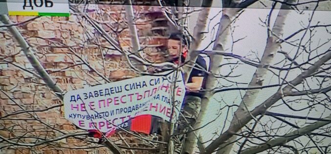 Верни фенове на Локо (Сф) протестираха срещу забраната за посещение на мачове (СНИМКИ)