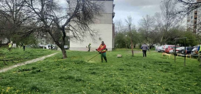 Пръскане срещу кърлежи и ларвицидна обработка на водните обекти в „Надежда“ (СНИМКИ)