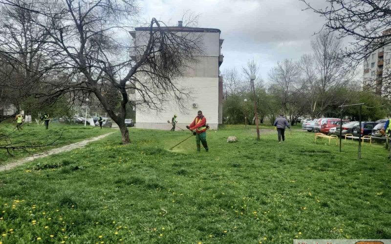 Пръскане срещу кърлежи и ларвицидна обработка на водните обекти в „Надежда“ (СНИМКИ)